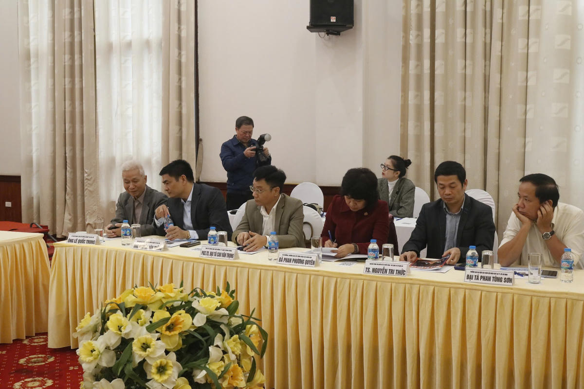 Các đại biểu dự tọa đàm.