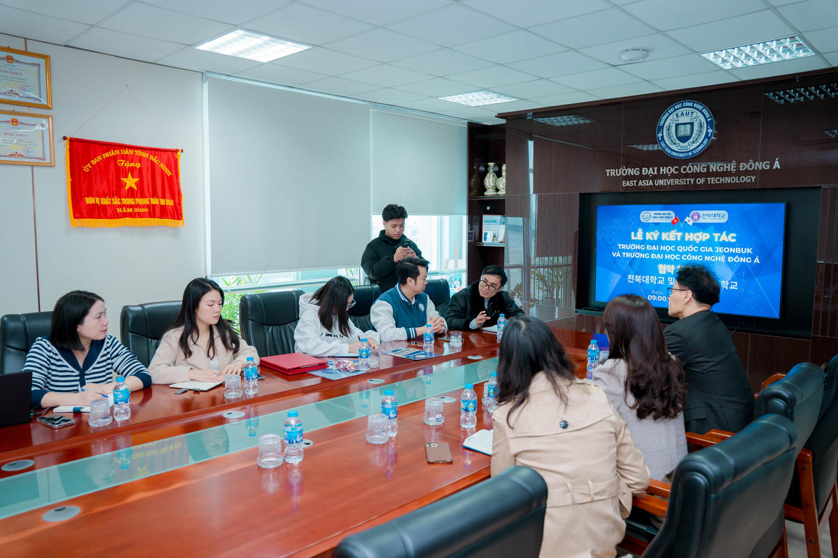 Sinh viên ngành Kỹ thuật EAUT đi thực tập tại doanh nghiệp