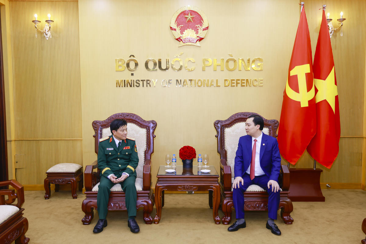 Ông Vũ Văn Tiến&nbsp;thăm, chúc mừng Bộ Quốc phòng.