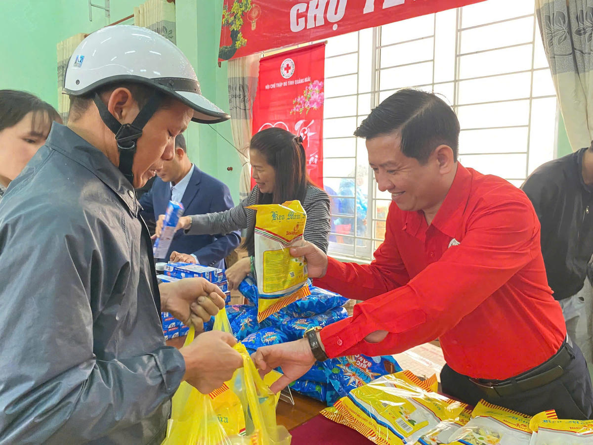 Chiến dịch “Triệu phần quà Tết Nhân ái” trên phạm vi toàn quốc từ ngày 22/12/2025 đến ngày 5/2/2026, với mục tiêu tối thiểu vận động 5 tỷ đồng. Ảnh: Hồng Loan