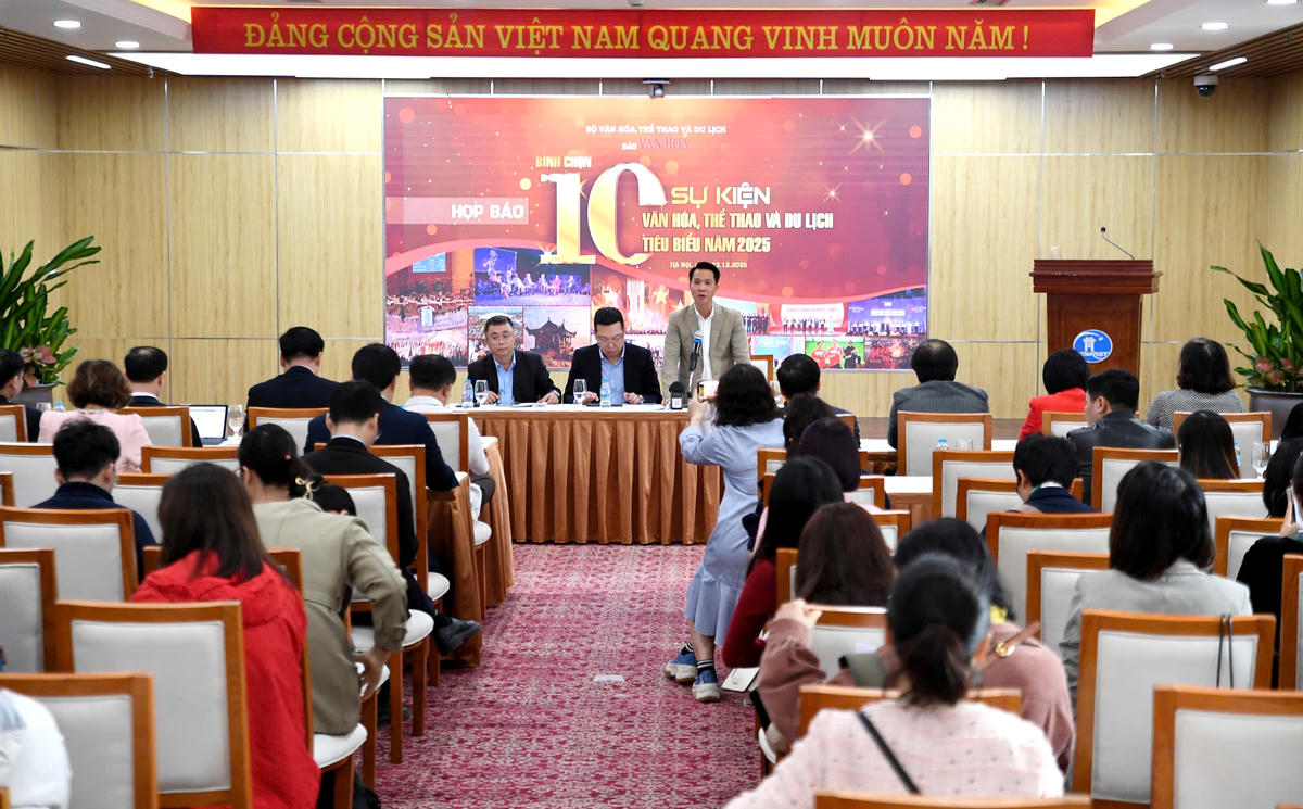 Quang cảnh buổi họp báo. Ảnh: Phạm Sỹ.