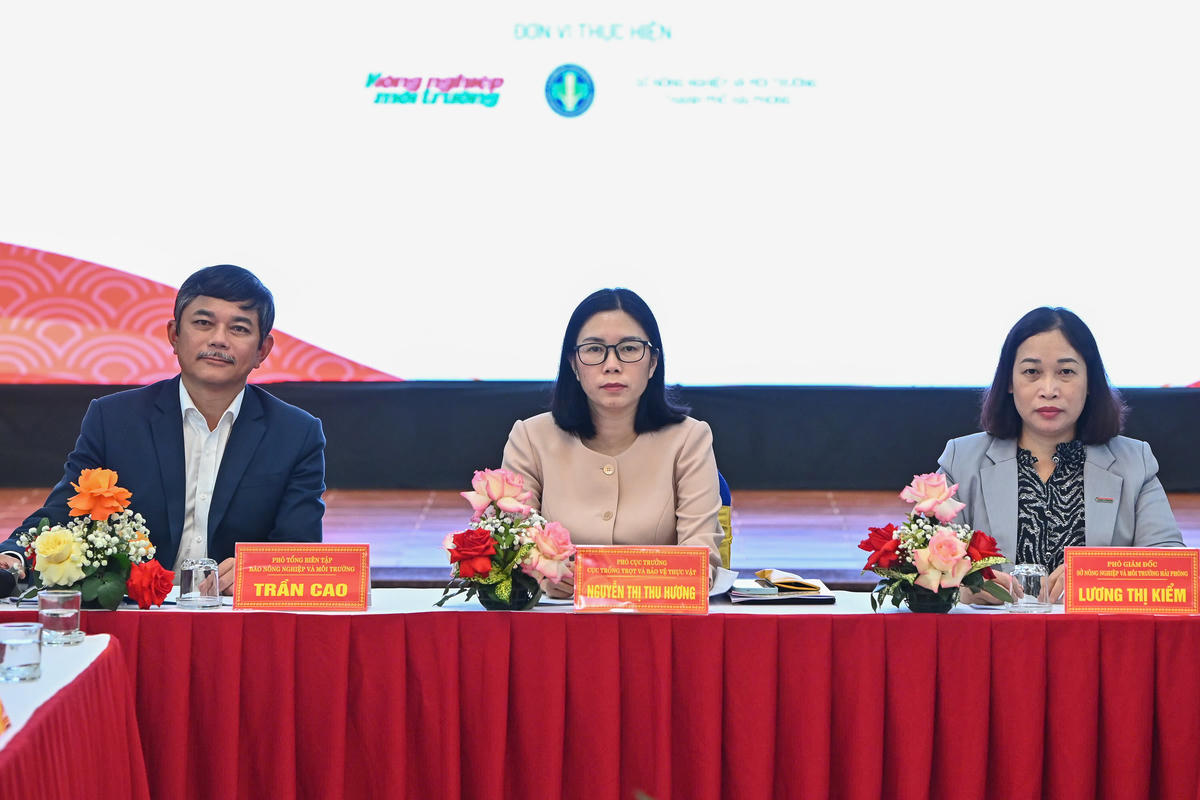 Đại diện&nbsp;Cục Trồng trọt và Bảo vệ thực vật, Báo Nông nghiệp và Môi trường, Sở Nông nghiệp và Môi trường TP Hải Phòng chủ trì diễn đàn. Ảnh: PT.&nbsp;