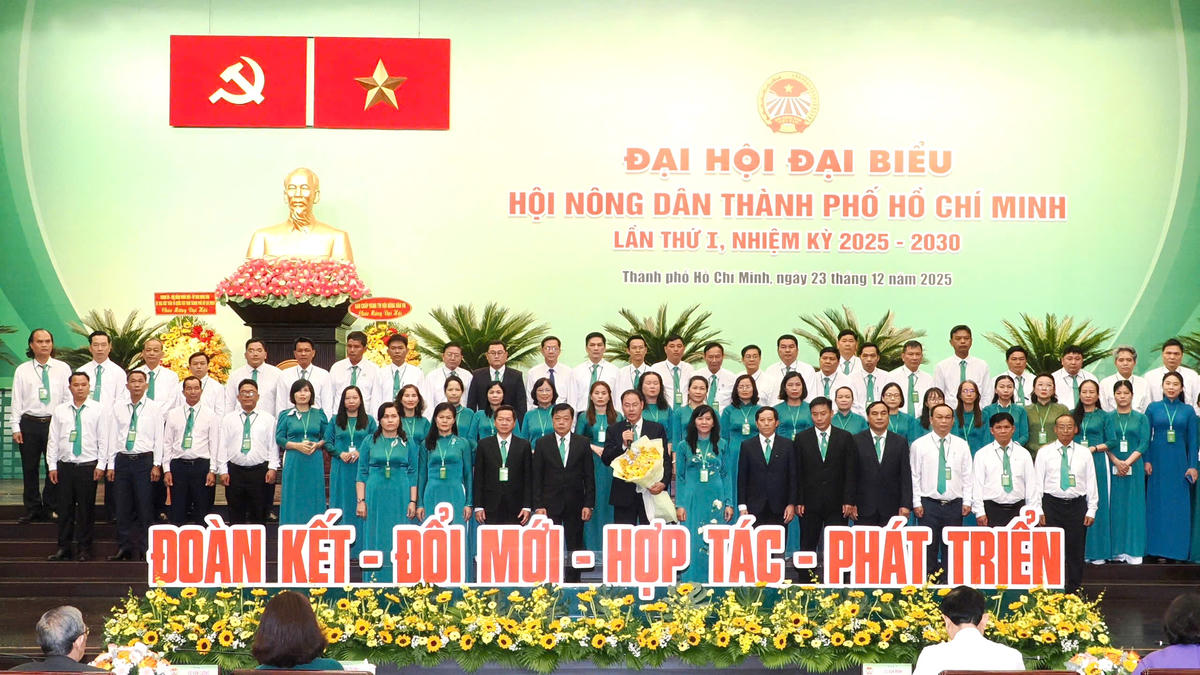 Ban Chấp hành Hội Nông dân TP Hồ Chí Minh nhiệm kỳ 2025 - 2030 ra mắt Đại hội. Ảnh: Hoàng Hùng.