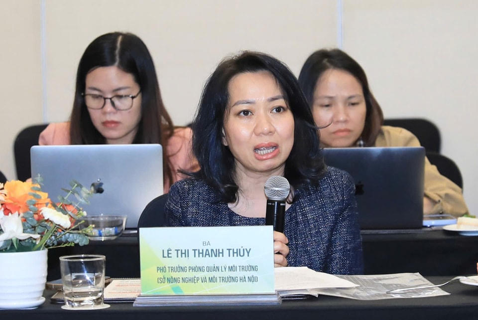 Bà Lê Thị Thanh Thủy, Phó Trưởng phòng Quản lý Môi trường (Sở Nông nghiệp và Môi trường Hà Nội) phát biểu. Ảnh: Quang Thái