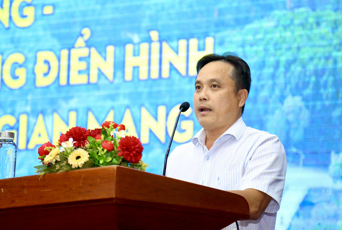 Ông Nguyễn Công Thắng, Trưởng Phòng Tuyên truyền -  Báo chí  - Xuất bản, Ban Tuyên giáo và Dân vận Tinh ủy Cà Mau chia sẻ tại Hội thảo. Ảnh: Thanh Tiến