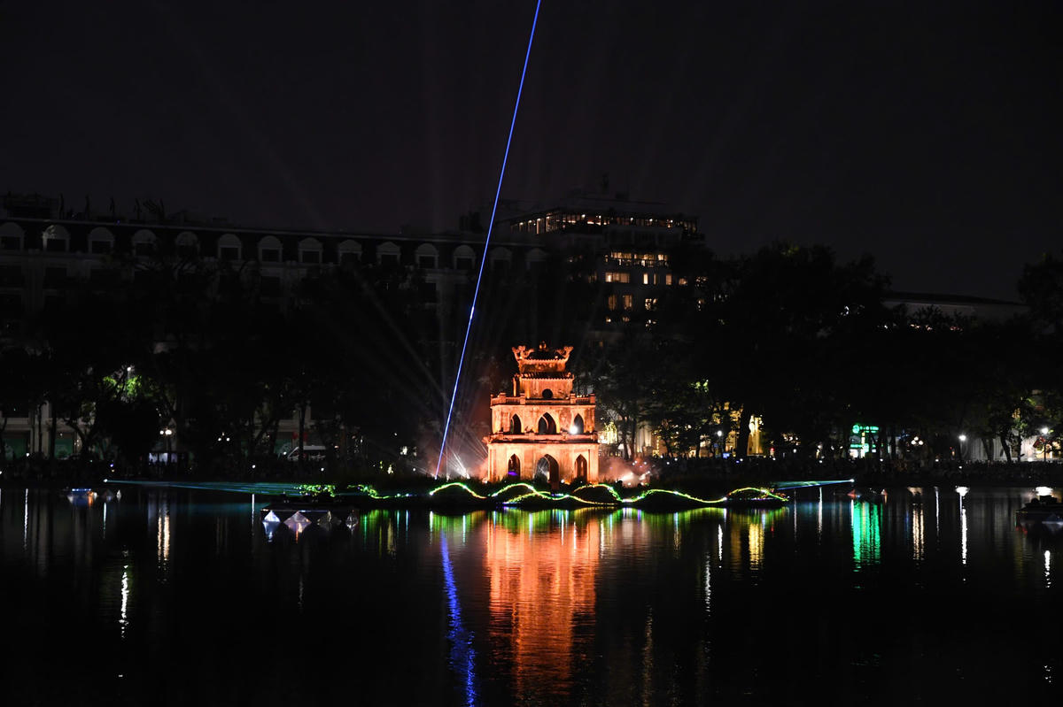 Hoạt động chiếu sáng thể hiện nỗ lực của Hà Nội trong việc bảo tồn di sản gắn với sáng tạo và phục vụ cộng đồng. Ảnh: Phạm Sỹ.