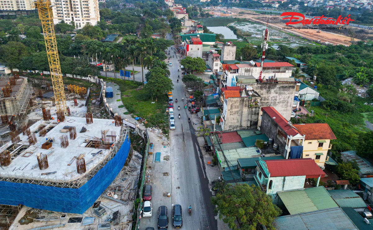Ngoài tuyến chính, dự án còn đầu tư tuyến nhánh cải tạo trên cơ sở đường Nguyễn Hoàng Tôn hiện có, kết nối với đường song hành Vành đai 3, nhằm tăng cường khả năng tổ chức giao thông và khai thác hiệu quả quỹ đất hai bên tuyến.
