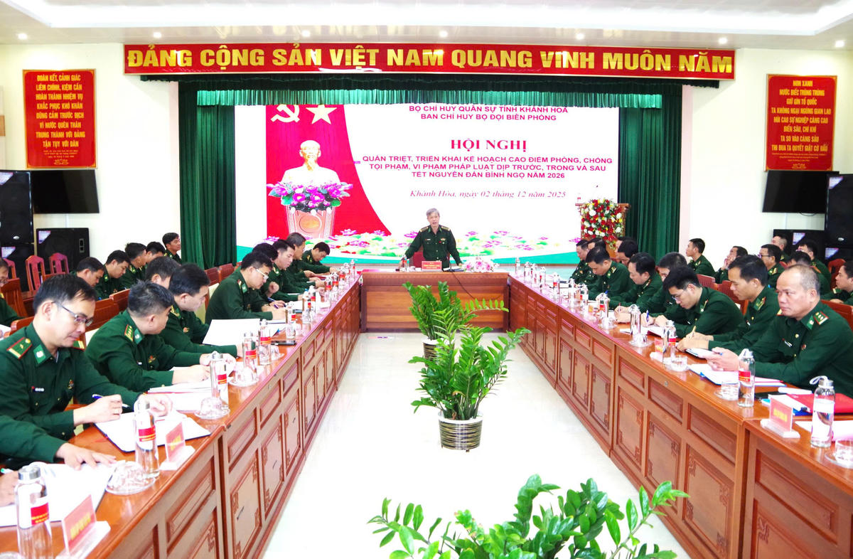 Bộ đội Biên phòng tỉnh Khánh Hòa chủ động triển khai đồng bộ các biện pháp công tác, bảo đảm an ninh, an toàn tuyến biển đảo trong suốt dịp nghỉ lễ. Ảnh: Văn Tân.