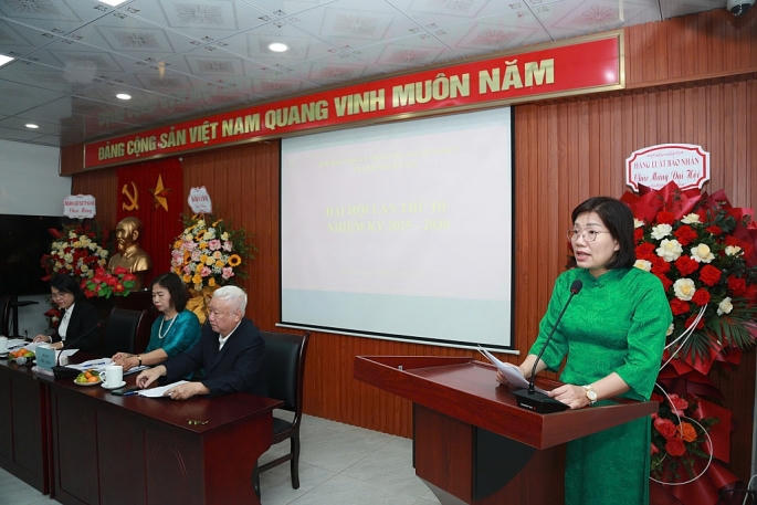 Ủy viên Ban kiểm tra hội Phan Thị Thu Trang tham luận tại Đại hội. Ảnh Nguyễn Hùng.