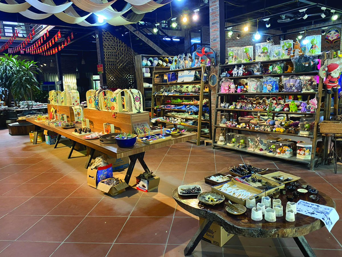 Cửa hàng Minh Trang Handmade –  dấu ấn còn lại của nghề truyền thống Văn Lâm.