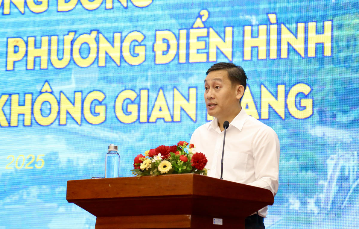 Ông Huỳnh Tuấn Anh – Giám đốc Trung tâm Chuyển đổi số, Chủ tịch Hiệp hội Chuyển đổi số tỉnh Cà Mau phát biểu chào mừng Hội thảo. Ảnh: Thanh Tiến