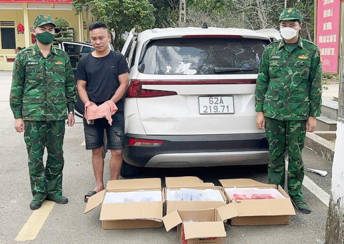 Đối tượng Bùi Văn Hưng bị Bộ đội Biên phòng tỉnh Quảng Ninh bắt giữ. Ảnh:&nbsp;Bộ đội Biên phòng tỉnh Quảng Ninh.