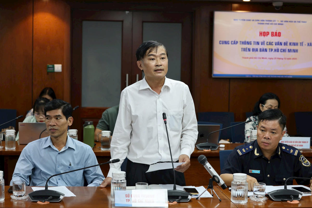 Ông Trần Trung Hiếu - Phó trưởng Phòng Quản lý năng lượng (Sở Công thương TP Hồ Chí Minh), thông tin về nguy cơ gián đoạn nguồn khí nén thiên nhiên. Ảnh: T.T