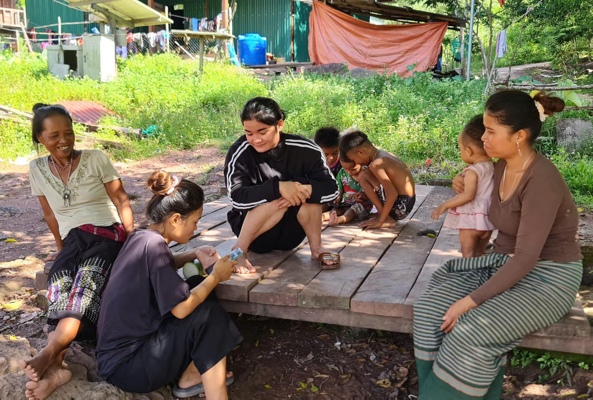 Chính vì vậy, giảm nghèo về thông tin được địa phương xác định là “chìa khóa” để mở lối cho đồng bào từng bước vươn lên thoát nghèo.