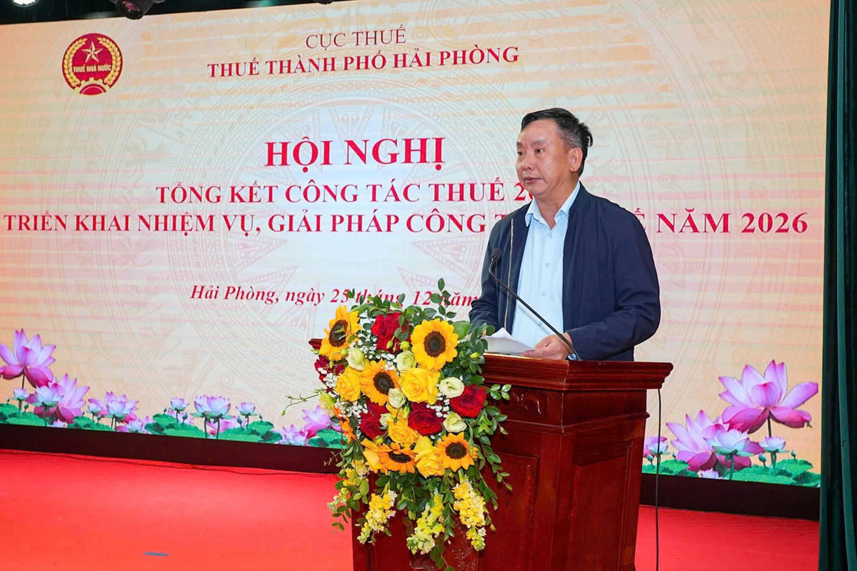 Phó Chủ tịch UBND thành phố Trần Văn Quân phát biểu tại hội nghị. Ảnh: ĐT.&nbsp;