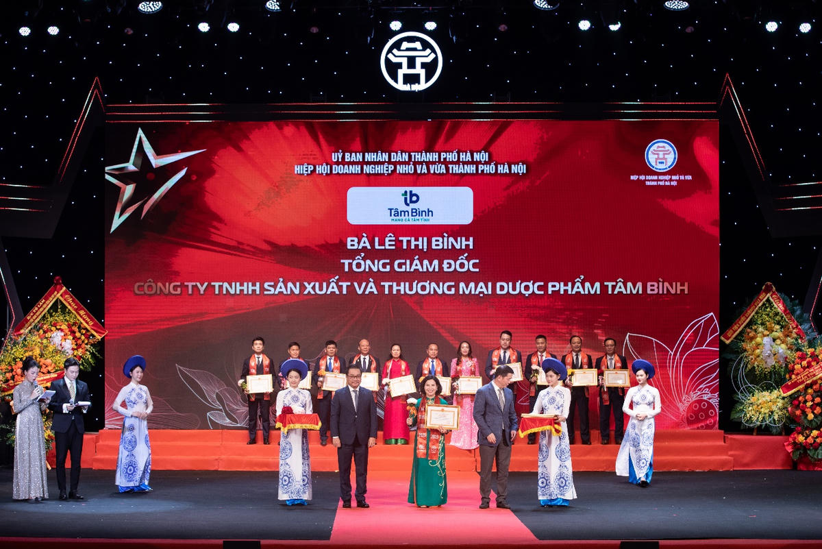 TGĐ Lê Thị Bình lần thứ 11 nhận Bằng khen của UBND TP Hà Nội