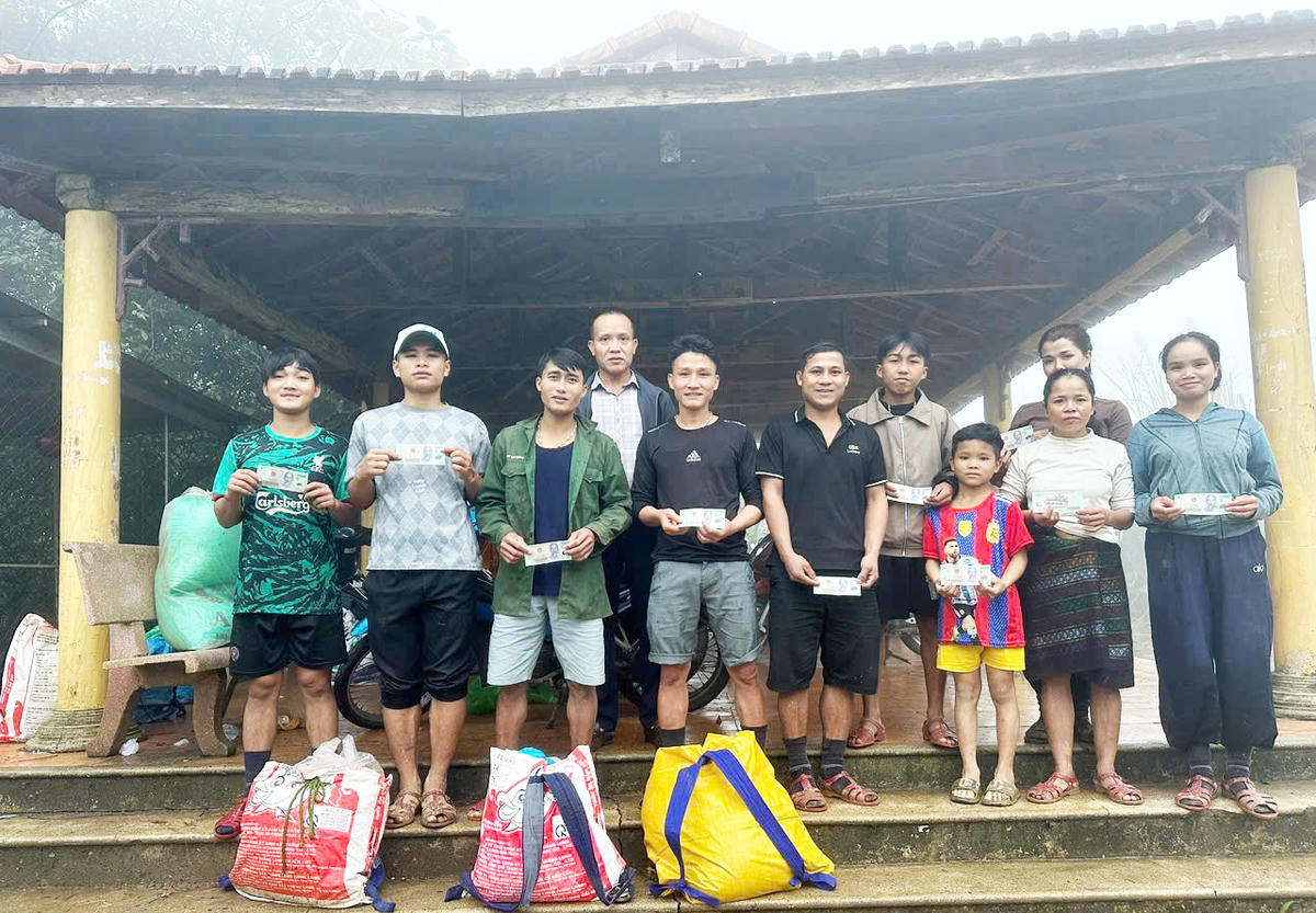 Nghèo thông tin chính là “điểm nghẽn” lớn đối với người dân vùng sâu, vùng xa.