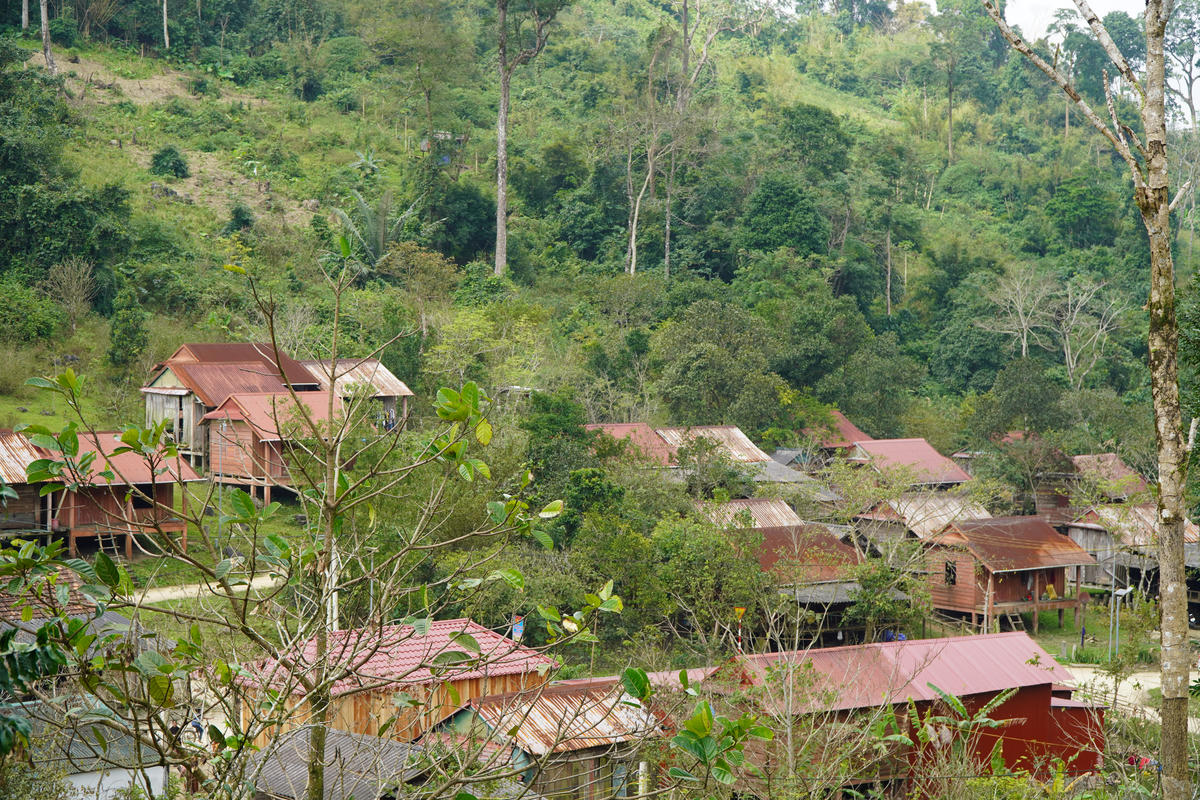 Sau khi hợp nhất với Tân Trạch, xã Thượng Trạch có 20 bản, đồng bào dân tộc thiểu số chiếm hơn 96% dân số, chủ yếu là Bru – Vân Kiều và Chứt. Dân cư sống phân tán, điều kiện tiếp cận thông tin còn nhiều hạn chế.