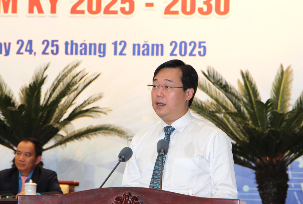 Phó Bí thư Thường trực Thành uỷ TP Hồ Chí Minh Lê Quốc Phong đánh giá cao vai trò của Công đoàn thành phố đối với sự phát triển kinh tế - xã hội của địa phương. Ảnh: Q.Đ.