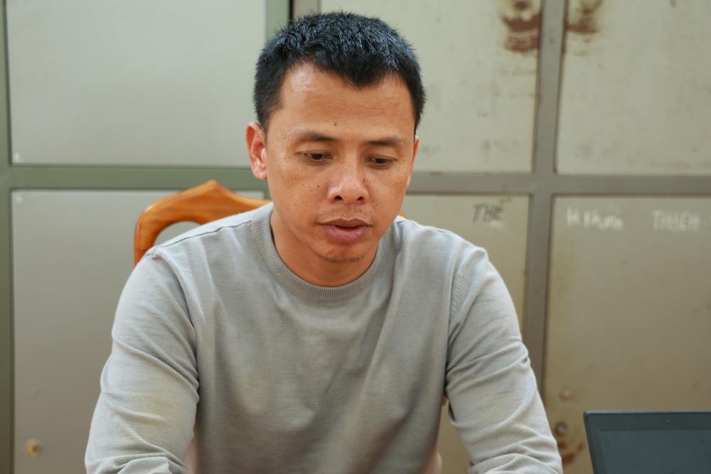 Đối tượng Nguyễn Đức Minh tại cơ quan điều tra. Ảnh: CAHT