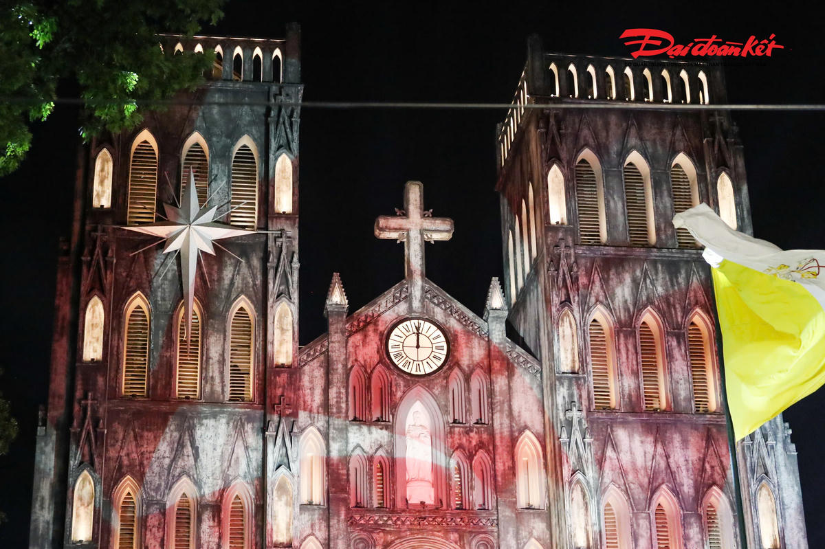 Đồng hồ bước sang 0h, đánh dấu thời khắc Chúa sinh ra đời.&nbsp;