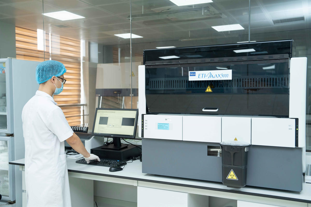 Hệ thống máy xét nghiệm Elisa tự động hoàn toàn.