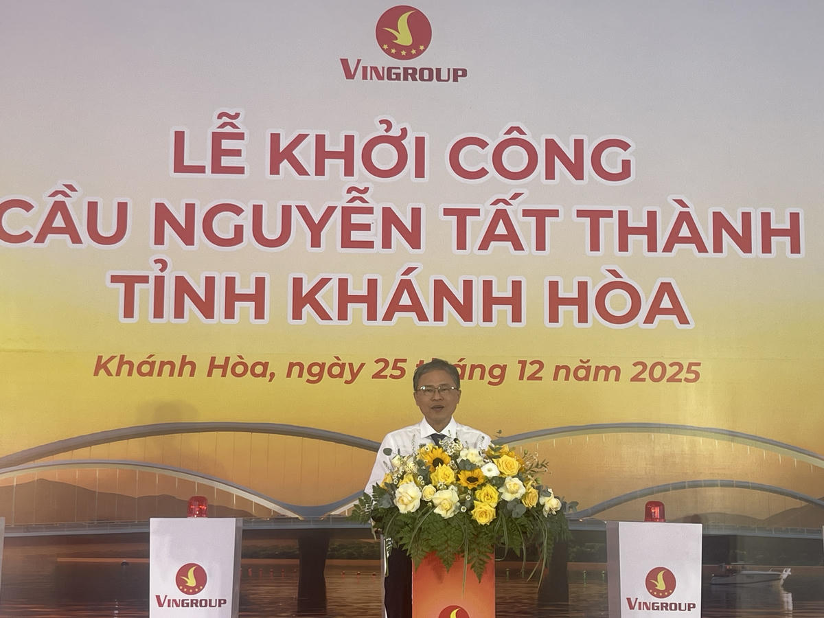 Ông Trần Hoà Nam, Phó Chủ tịch UBND tỉnh Khánh Hòa đang phat biểu tại buổi lễ. (ảnh Thùy Trang)