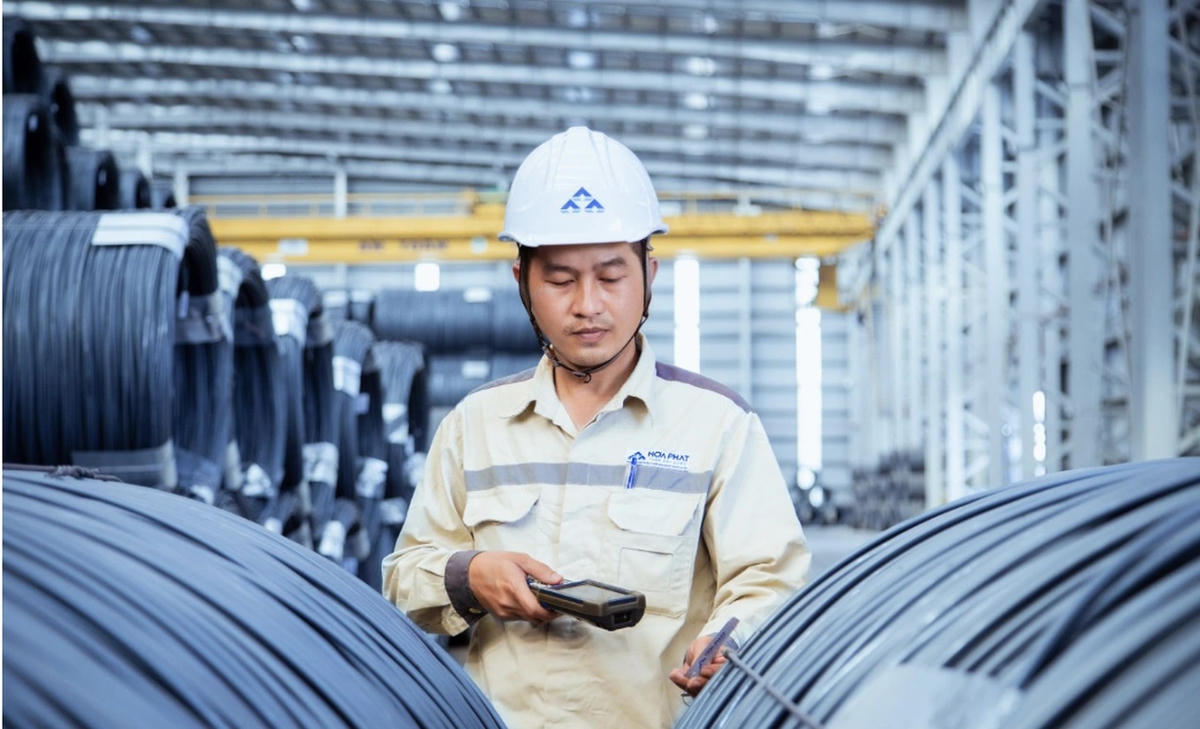 Kỹ sự, công nhân của một doanh nghiệp hoạt động trên địa bàn tỉnh Quảng Ngãi. Ảnh: CV.