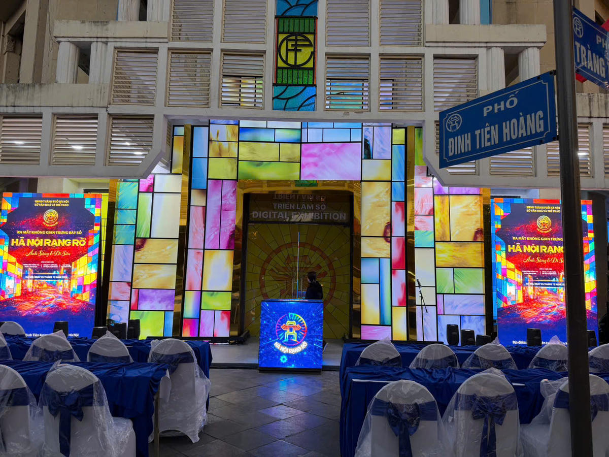 
Triển lãm “Hà Nội rạng rỡ - ánh sáng và di sản” diễn ra tại không gian triển lãm số 93 Đinh Tiên Hoàng, Hà Nội. Ảnh: Phạm Sỹ.
