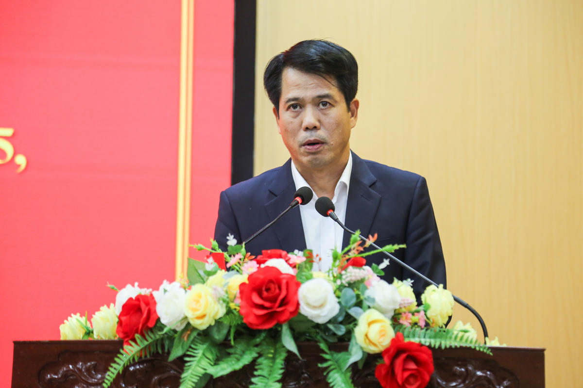 Ông Đào Xuân Yên - Trưởng Ban Tuyên giáo và Dân vận Tỉnh ủy phát biểu tại hội nghị. Ảnh: Đình Minh