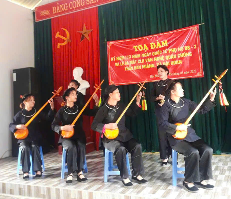 &nbsp;Lễ ra mắt CLB văn nghệ quần chúng thôn Bản Miằng.