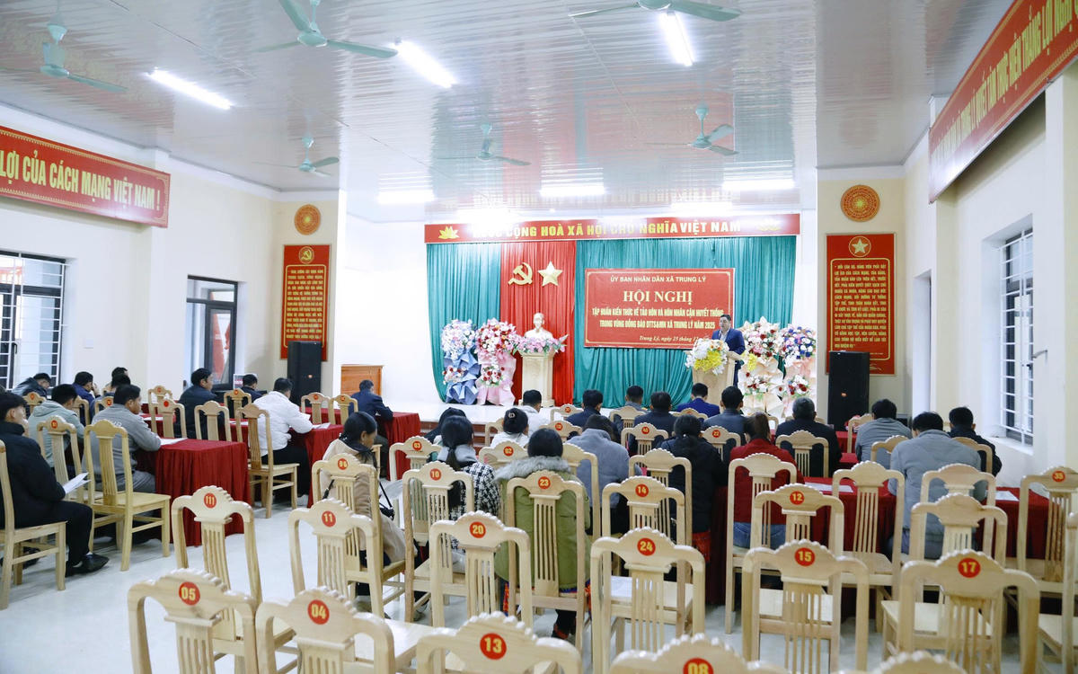 Hội nghị tập huấn kiến thức phòng, chống tảo hôn và hôn nhân cận huyết thống năm 2025 được tổ chức do UBND xã Trung Lý tổ chức. Ảnh: Đình Minh