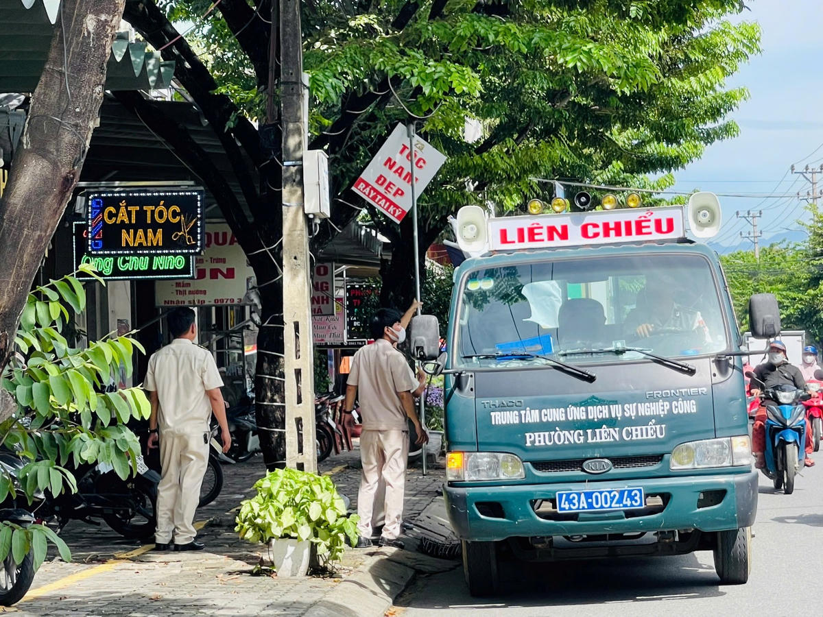 Lập lại trật tự đô thị phường Liên Chiểu. Ảnh: Phạm Bình.