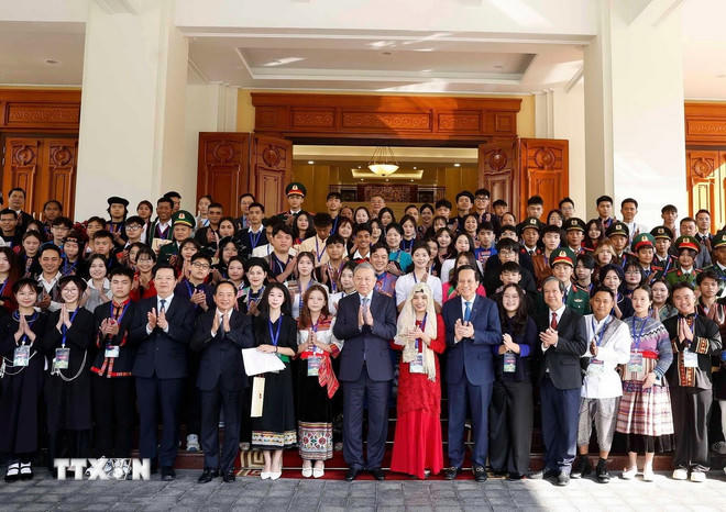 Tổng Bí thư Tô Lâm gặp mặt học sinh, sinh viên, thanh niên dân tộc thiểu số xuất sắc, tiêu biểu. (Ảnh: Thống Nhất/TTXVN)