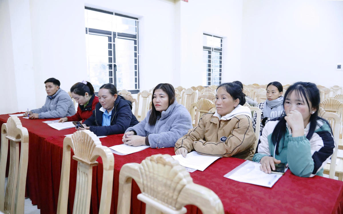 Chị em phụ nữ xã Trung Lý được bồi dưỡng nhiều kiến thức bổ tích sau chương trình tập huấn. Ảnh: Đình Mịn