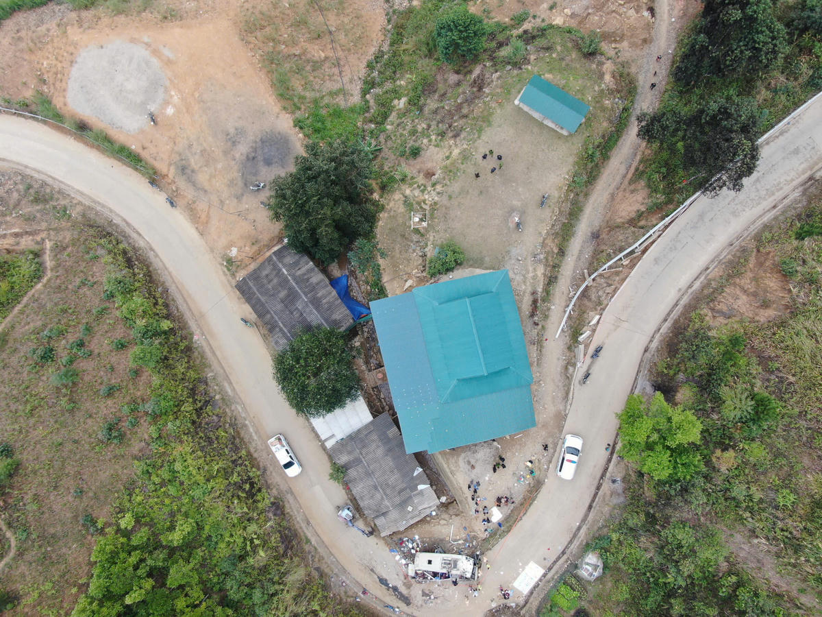 Điểm tai nạn là khúc cua rất nguy hiểm. Ảnh: Văn Đức.