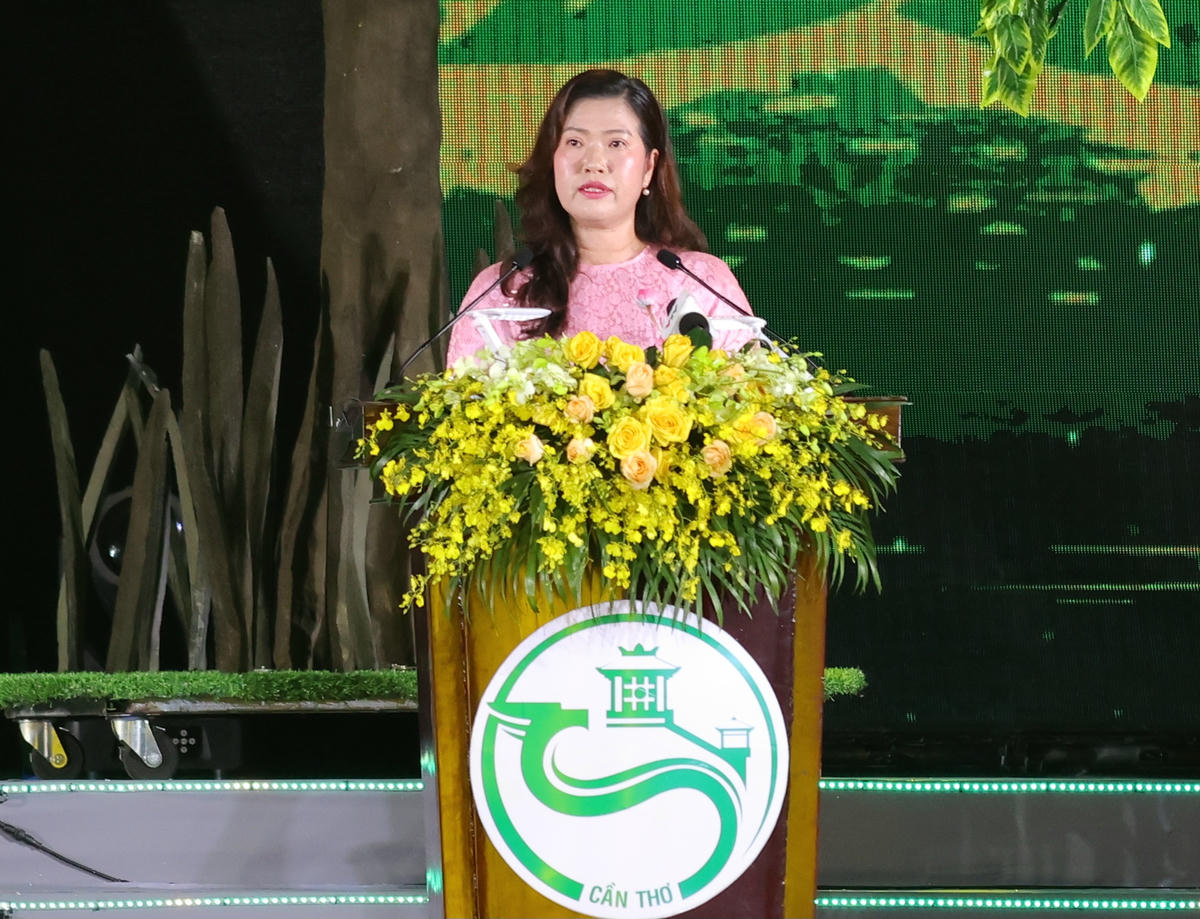 Bà Nguyễn Thị Ngọc Điệp - Phó Chủ tịch UBND TP Cần Thơ phát biểu tại lễ khai mạc. (ảnh: Trung Phạm)