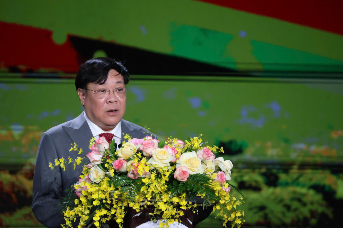 Chủ tịch UBND tỉnh Đồng Tháp Phạm Thành Ngại phát biểu khai mạc. Ảnh Trung Ngãi.