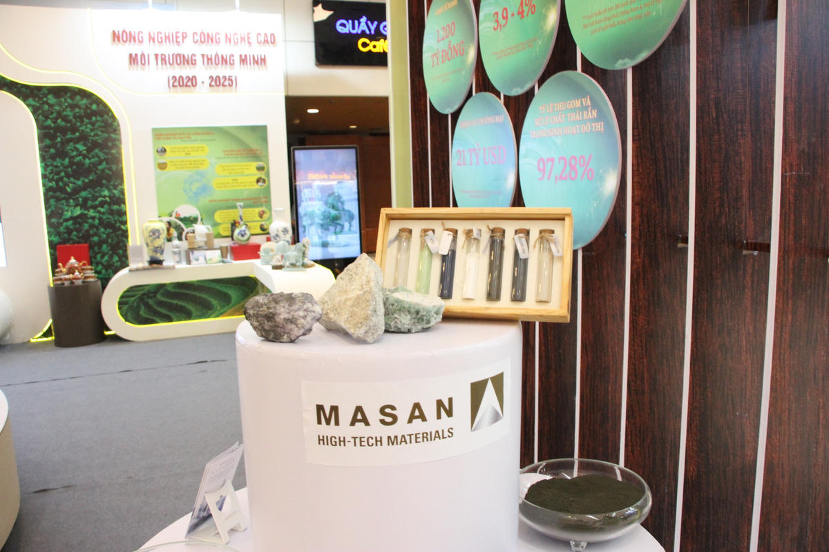 Tại gian hàng đã trưng bày các sản phẩm vonfram của MHT có giá trị gia tăng cao, phục vụ các khách hàng công nghiệp hàng đầu tại châu Âu, Mỹ và châu Á