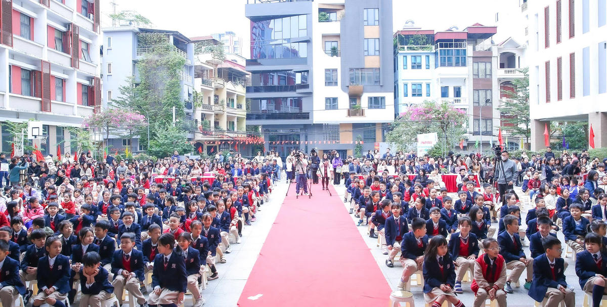 Hàng trăm thí sinh đạt giải từ khắp mọi miền tổ quốc về dự lễ trao giải.