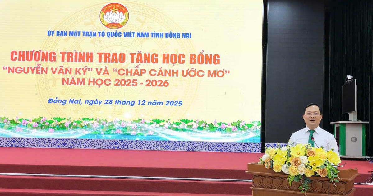 Ông Hà Anh Dũng - Ủy viên Ban Thường vụ Tỉnh ủy,&nbsp;Phó Chủ tịch Thường trực Ủy ban MTTQ Việt Nam tỉnh Đồng Nai phát biểu tại lễ trao học bổng. Ảnh: H.T