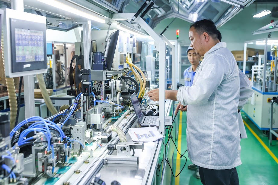 Xác định rõ các động lực tăng trưởng mới, lấy khoa học công nghệ làm trọng tâm để làm mới các động lực tăng trưởng truyền thống. Ảnh: Quang Vinh.