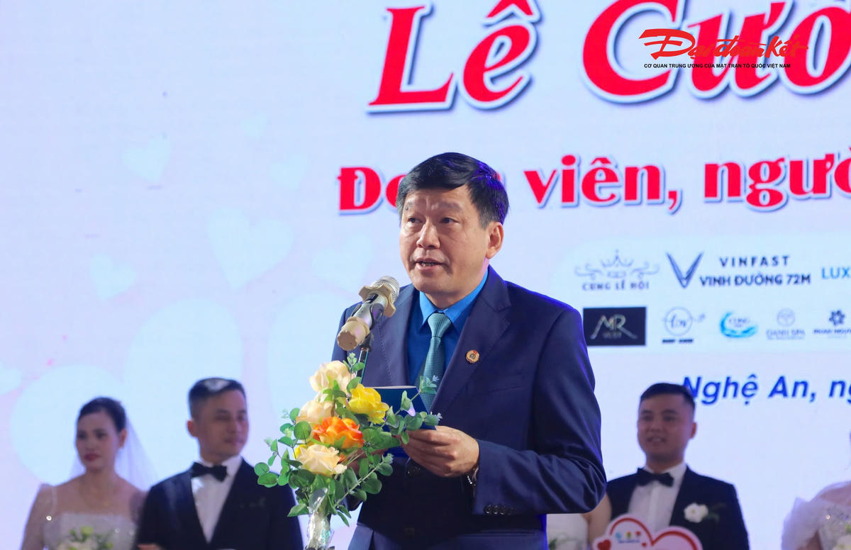 Ông Kha Văn Tám - Phó Chủ tịch Uỷ ban MTTQ tỉnh, Chủ tịch Liên đoàn Lao động tỉnh Nghệ An phát biểu tại buổi lễ. Ảnh: ĐB