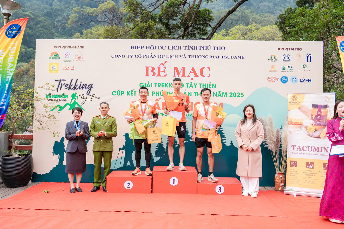 "Tết ấm cho em" trên đỉnh Tây Thiên