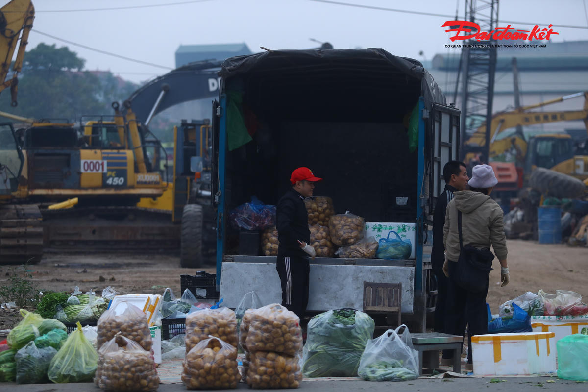 Đồng thời, công tác tuyên truyền, vận động người dân chấp hành quy định về trật tự đô thị cũng cần được đẩy mạnh, tránh tâm lý “đánh trống bỏ dùi”, khiến vi phạm tái diễn ngay sau khi lực lượng chức năng rút đi.
