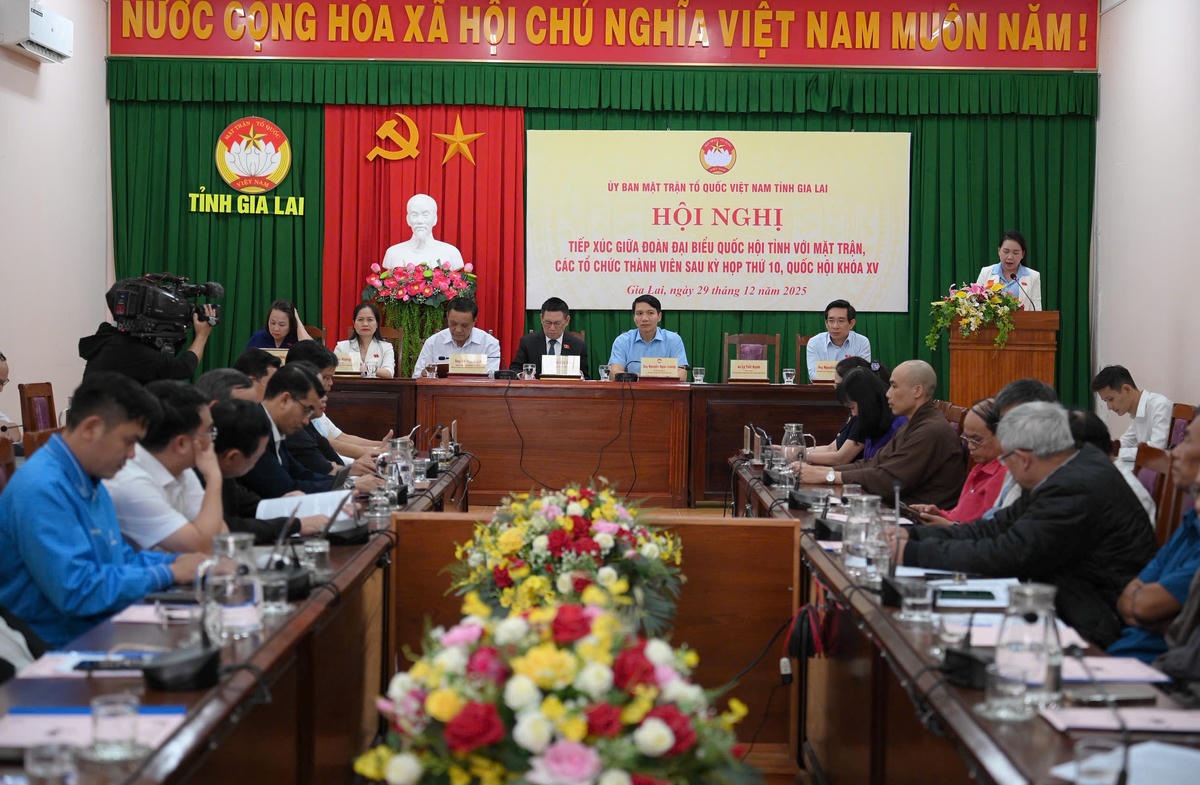 Quang cảnh Hội nghị tiếp xúc giữa Đoàn ĐBQH tỉnh với Ủy ban MTTQ Việt Nam tỉnh Gia Lai và các tổ chức thành viên sau Kỳ họp thứ 10, Quốc hội khóa XV. Ảnh: Đình Sang.