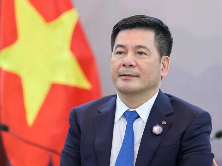 Bộ trưởng Nguyễn Hồng Diên.