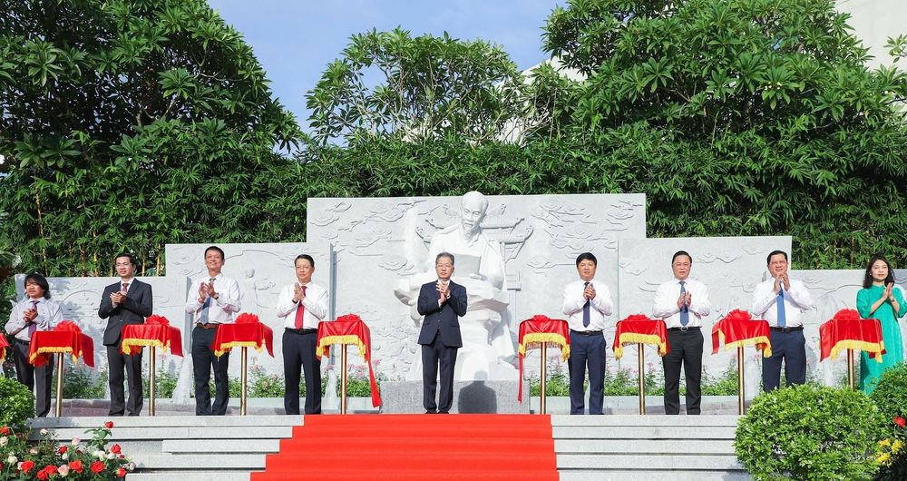 Khánh thành Tượng Bác Hồ. Ảnh: CV.