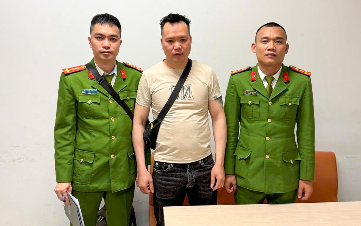 Đối tượng truy nã Lê Văn Hùng tự nguyện về nước đầu thú sau thời gian trốn truy nã ở nước ngoài. Ảnh: CAQT