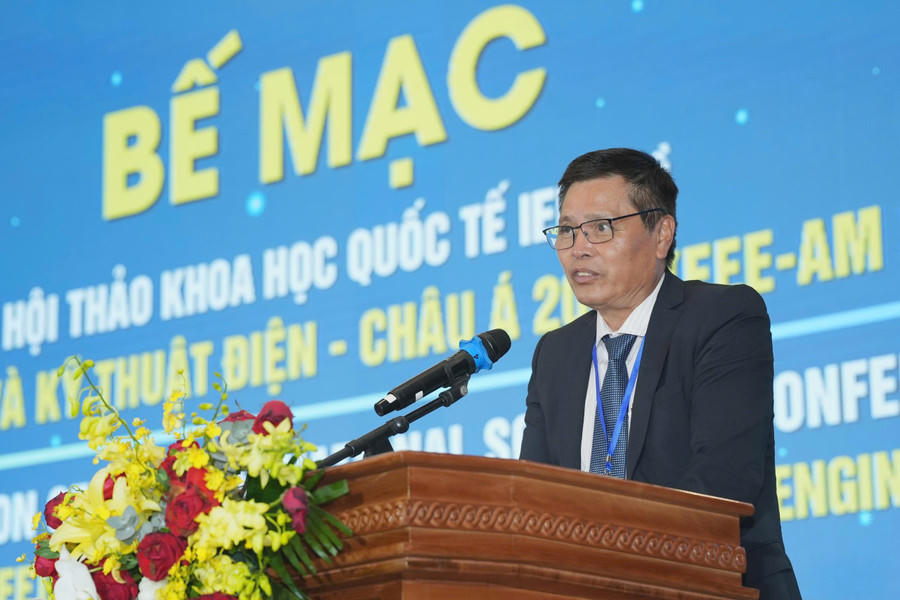 GS.TSKH Trần Quốc Tuấn chia sẻ tại Hội thảo.